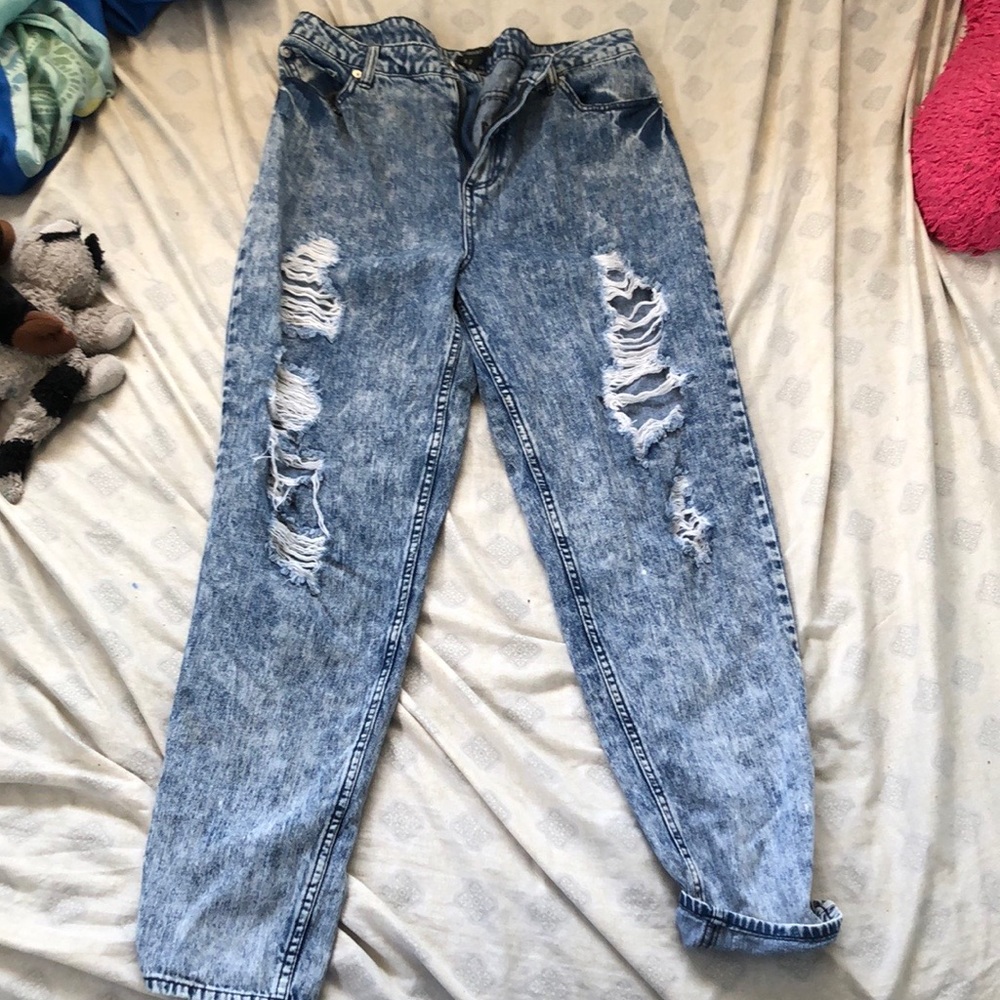 Acid washed forever 21 ripped jeans
